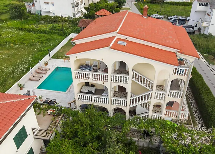 2 Bedroom Amazing In Lopar