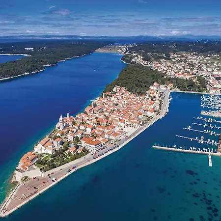 2 Bedroom Amazing In لوبار