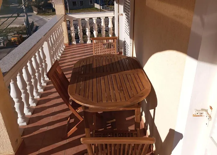 2 Bedroom Amazing In * Lopar